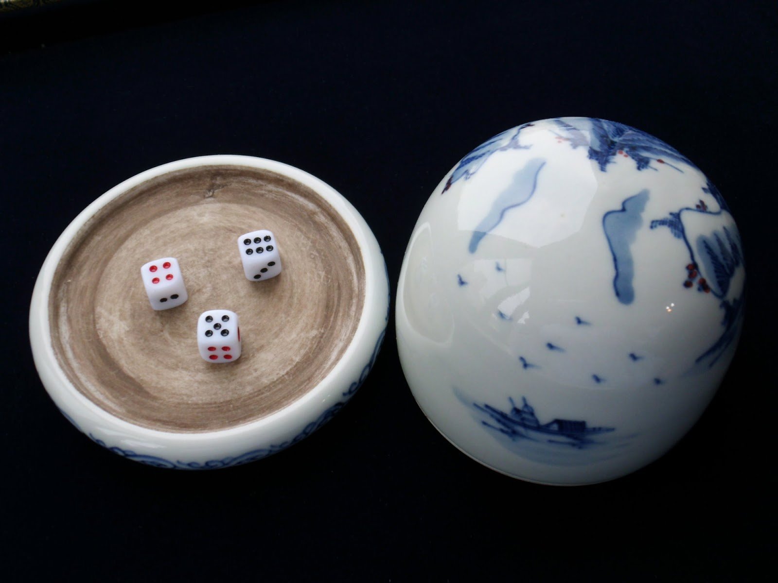2.中國最早發明的博具骰寶.JPG