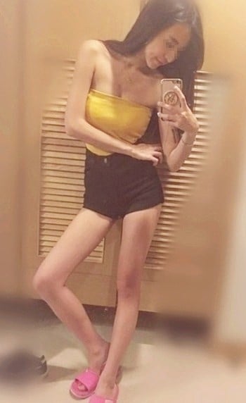 水水--159-48-D-25歲  本人看起來瘦小瘦小的 外貌可愛可愛的 眼睛黑黑的很有神 腿很直.jpg