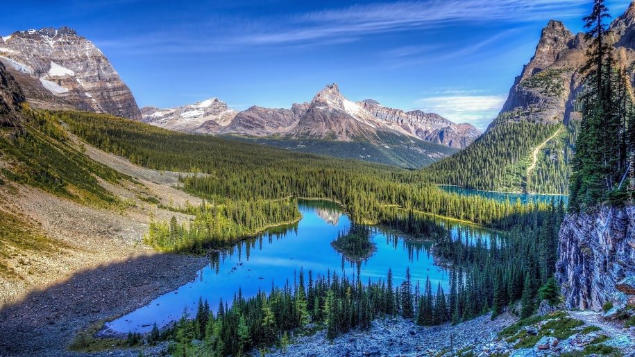 Lake-OHara-British-Columbia-Canada-The-Great-Divide-with-the-Alberta-Province-an.jpg