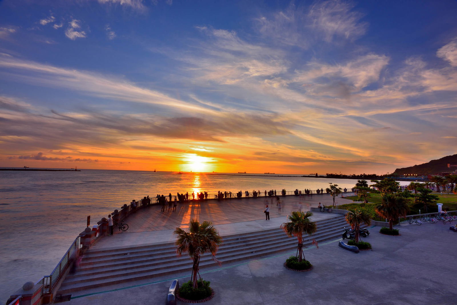 高雄景點推薦-西子灣-海天一色夕陽美景｜高雄-旅遊-4.jpg