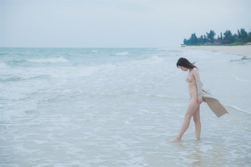191229_beach-girl-nude_08.jpg