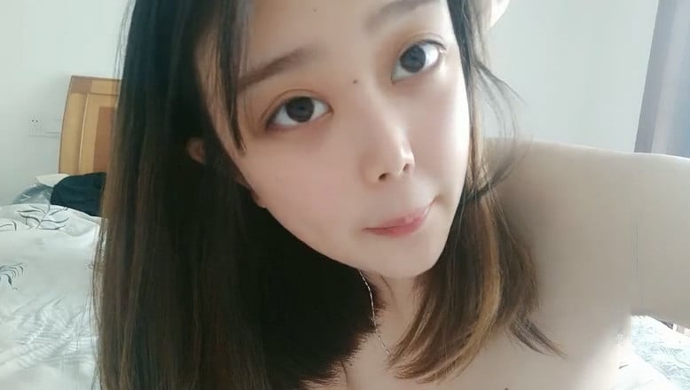 STP14079 【桃子味的小仙女】早起跟男友打炮，粉嫩美胸，69男友掰开粉红色的鲍鱼，呻.jpg