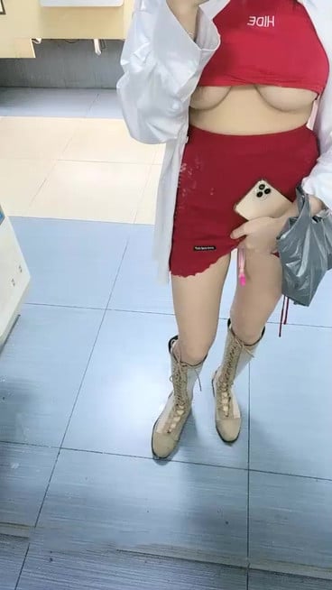 STP14326 骚女好迷人深夜勾引保安啪啪，到楼道撩起衣服口交站立后入抽插，很是诱惑喜.jpg