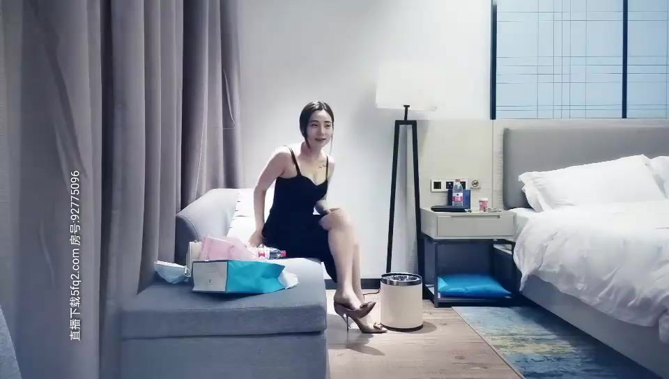STP15424 颜值不错黑色长裙少妇，换上情趣护士装舔弄口交上位骑坐，呻吟娇喘非常诱人..jpg