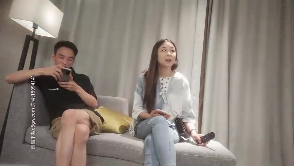 STP15495 约了个牛仔裤妹子TP啪啪，沙发上脱光舔奶扣逼调情骑脸69舔逼，大力猛操呻吟.jpg