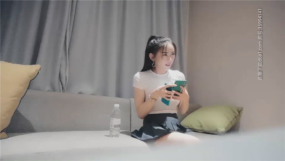 STP15781 马尾白衣性感妹子，脱光光沙发调情口交舔弄，抽插猛操再到床上干特写.jpg.jpg