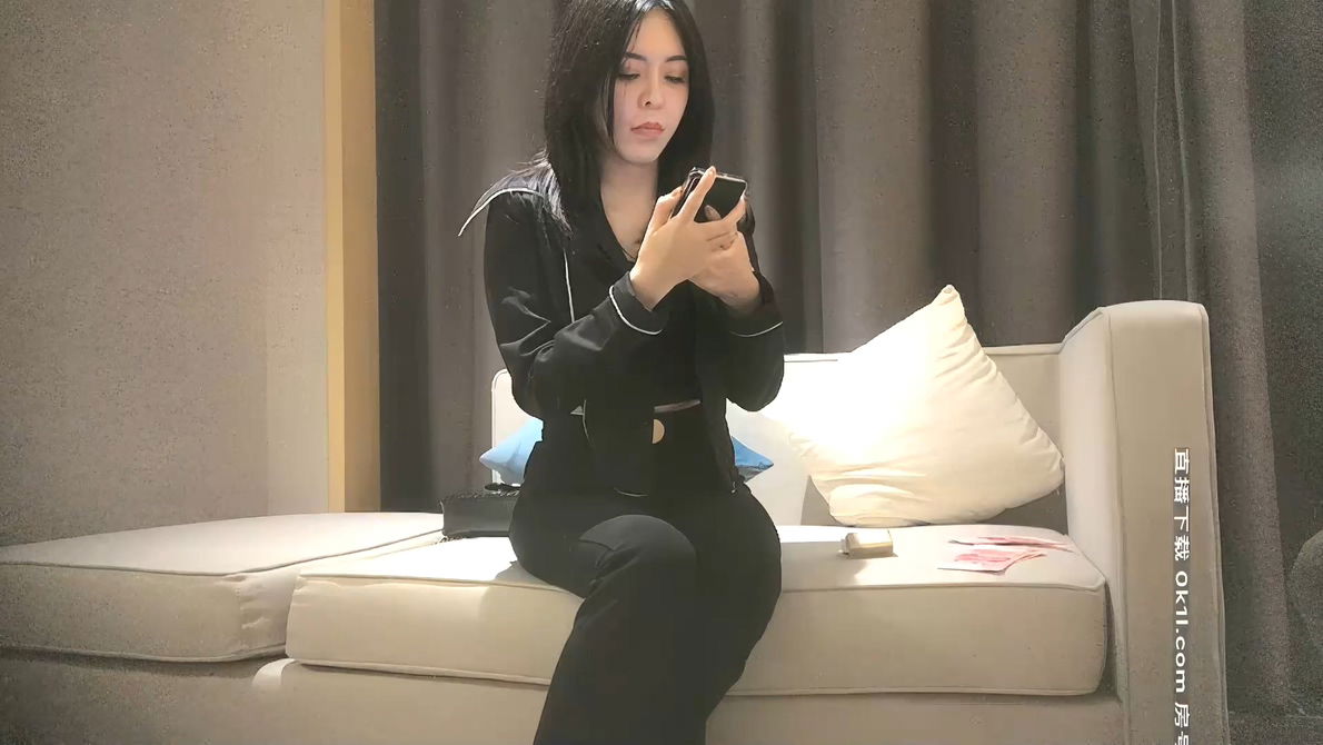 STP16588 黑衣妹子酒店啪啪，穿着内衣黑丝高跟鞋撕裆.jpg