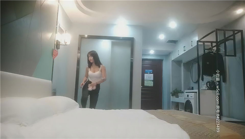 STP17467 专业蹲点大学，再约大三学生妹兼职，第一次体验大黑牛爽得爱不释手，观音坐.jpg