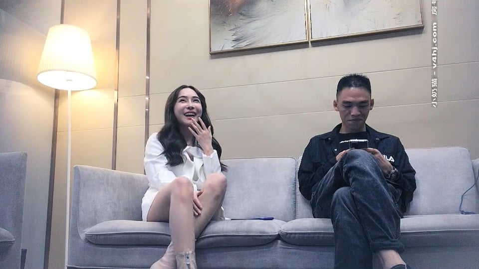 STP17637 网红脸外围小姐姐，身材好态度佳，设备不给力惨翻车.jpg