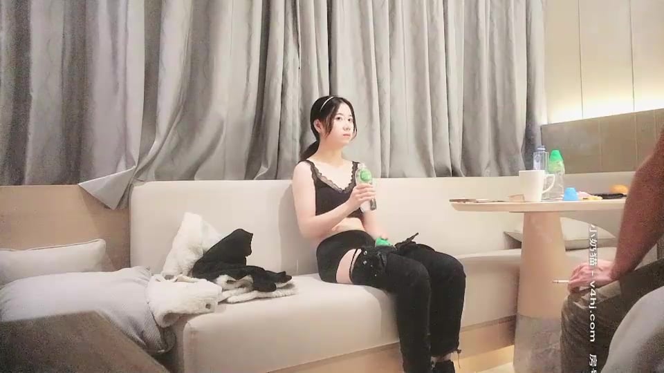 STP17669 白色背心萌妹子啪啪，近距离拍摄口交骑乘大力猛操.jpg