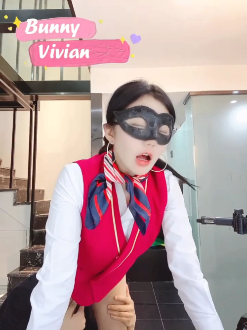 baixn.xyz-STP20327 绝美推特高颜值逆天长腿女神▌Vivian ▌定制款南航空姐 抚媚身材.jpg