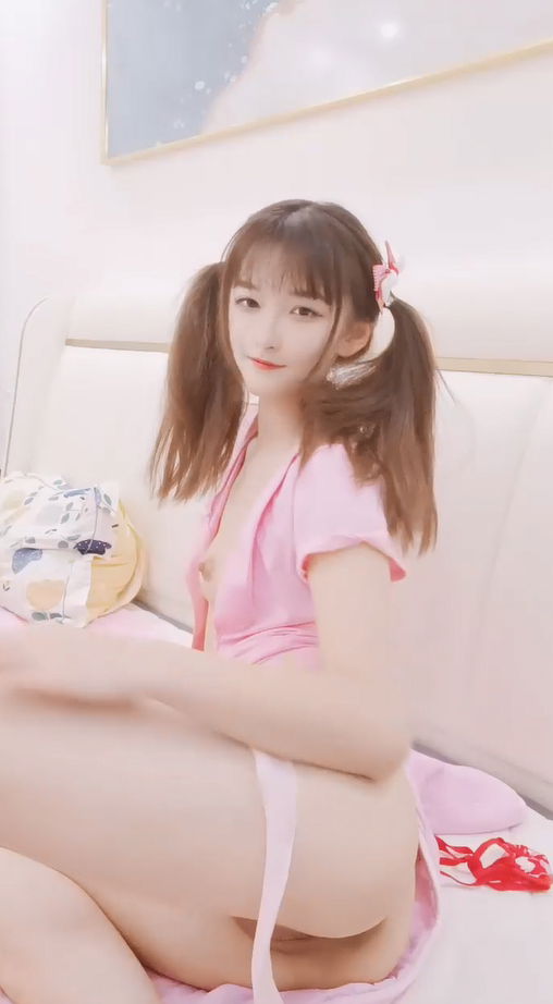 kpkp3.com-STP24339 小虎牙00后嫩妹今日首播  一线无毛白虎馒头逼  炮击抽插小穴  和.jpg
