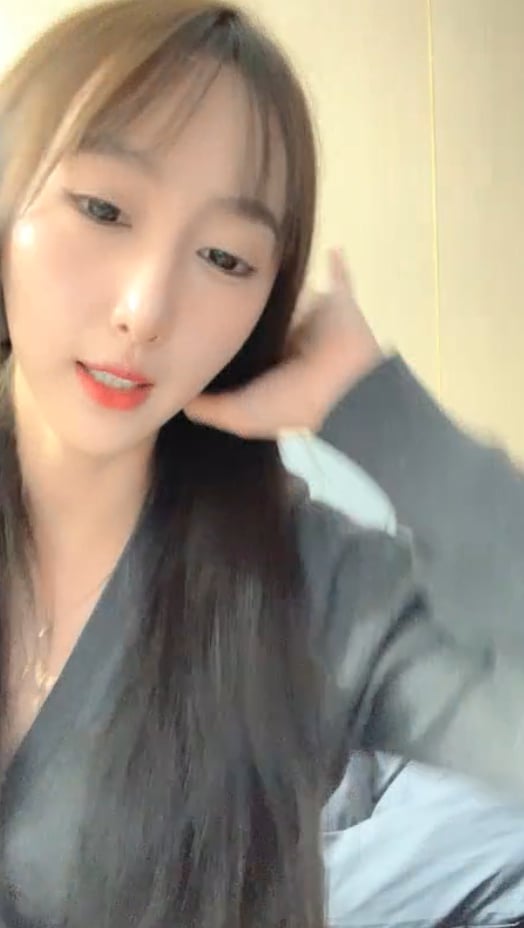 kpkp3.com-STP24341 【撸点极高】九分超高颜值19岁美少女 偶像明星级别颜值 吊打各路.jpg