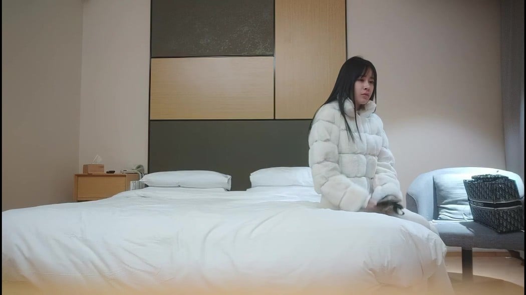 kpkp3.com-STP24464 文静乖巧顶级美妞  自带情趣女仆装  侧躺着大屌插嘴  开档黑丝张.jpg