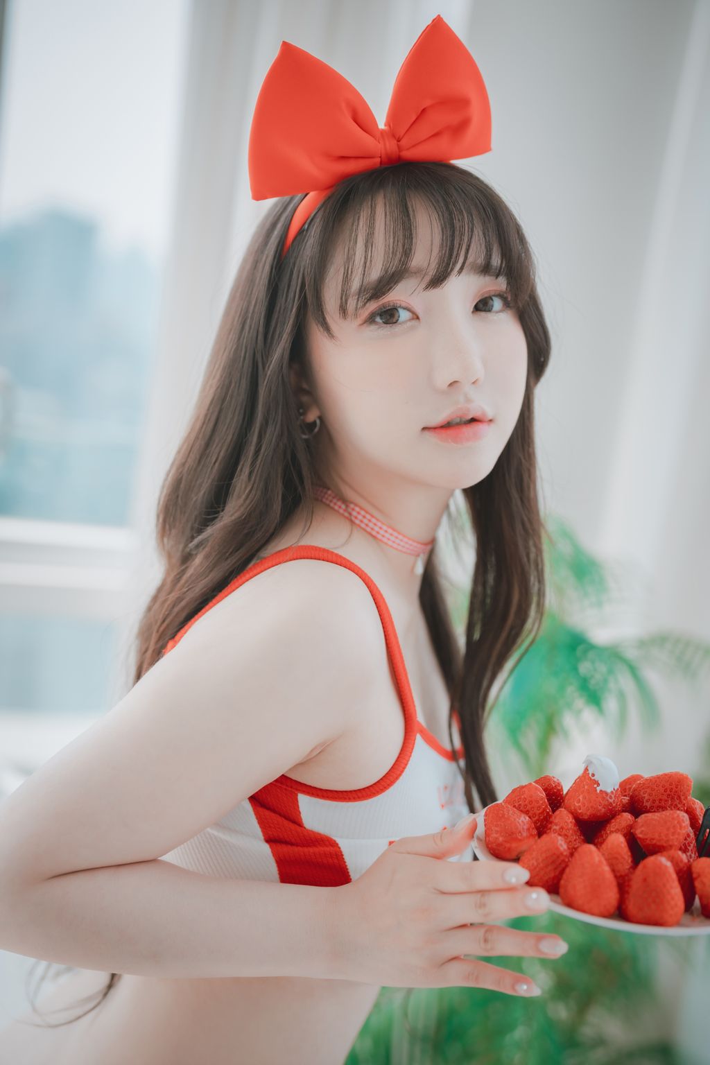 DJAWA-Photo-Son-Ye-Eun-Strawbeery-Girl-MrCong.com-080.jpeg