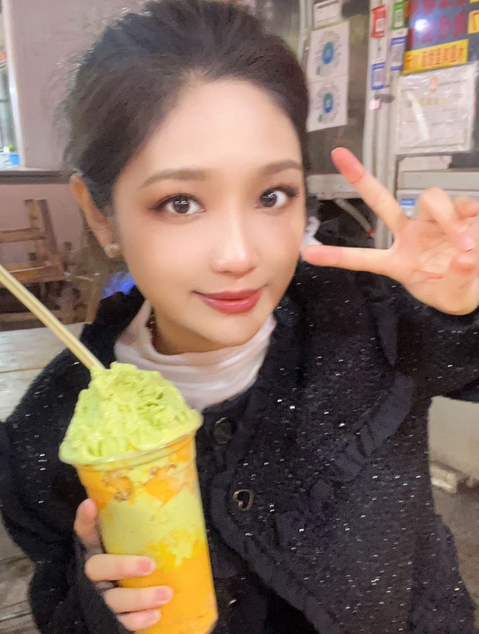 PS：学艺术的身材管理真是一级棒啊！小编感觉一个月 2w 蛮值的！.jpg