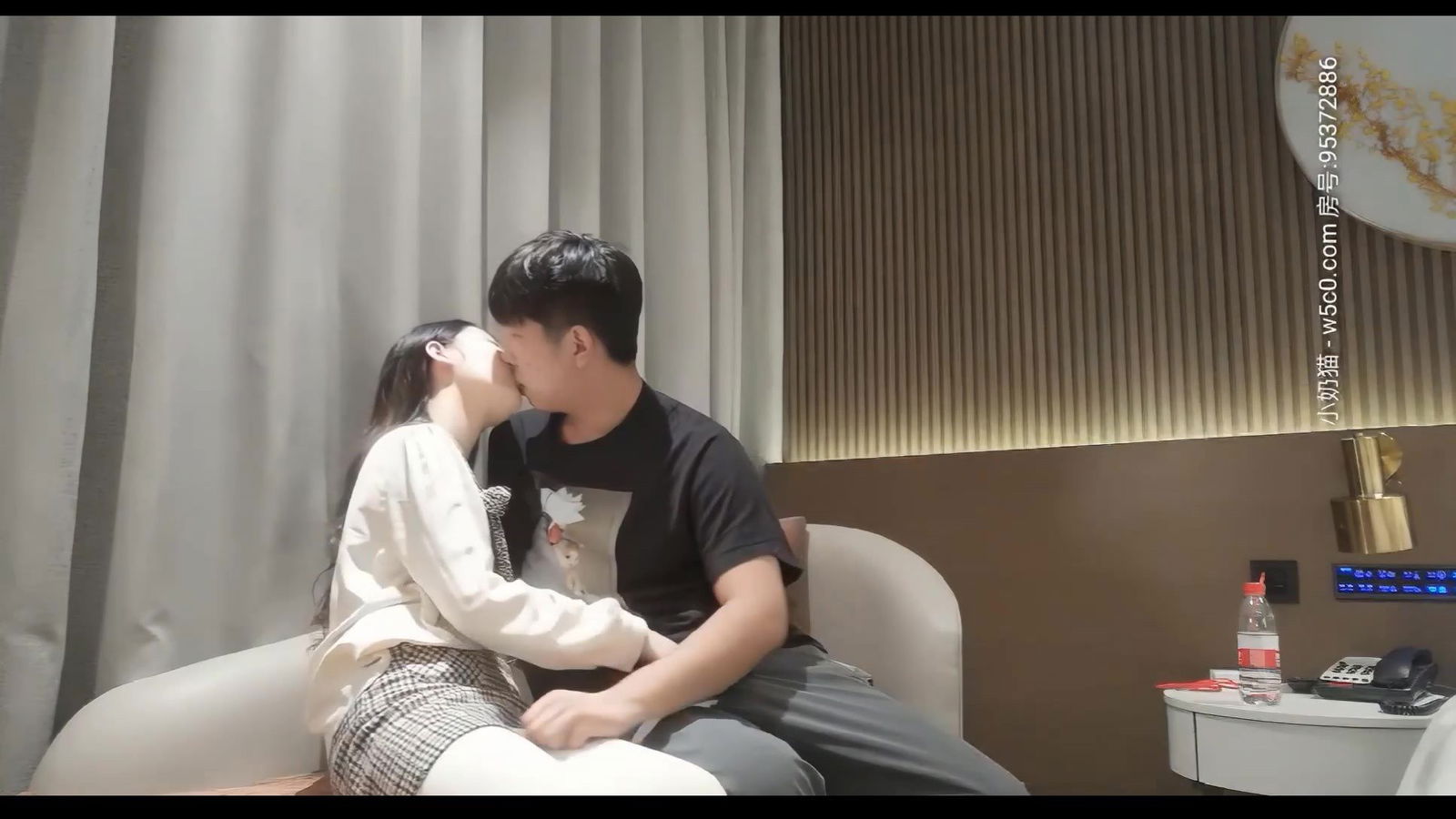 AI高清2K修复 小宝寻花 约操高颜值可爱邻家美女乖巧温柔身材好，沙发调情床上激战.mp4.0002.jpg
