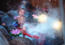 大奶古典美女 沐浴
