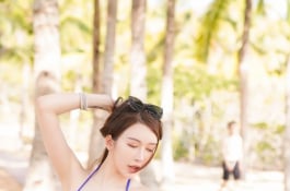 miki 海灘上營救了比堅尼美女