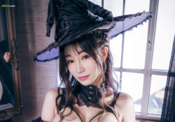 性感小女巫