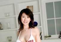 日本极品美乳女孩