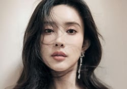 【AI作图】孟子义：唱歌跑调的惩罚是暴露奶子