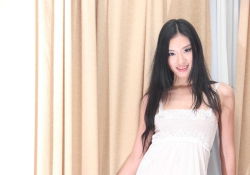 小菲  展露美麗身材