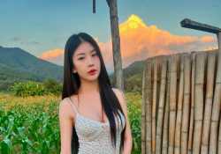 走光美女變成脫光美女