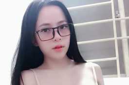 越南美女穿上性感睡袍就不一样