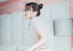 眼鏡妹 清涼自拍
