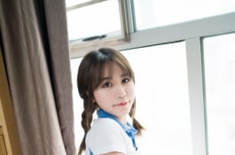 乳房坚挺暴露无遗