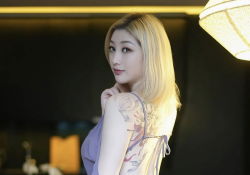 大奶妹 美腿絲襪